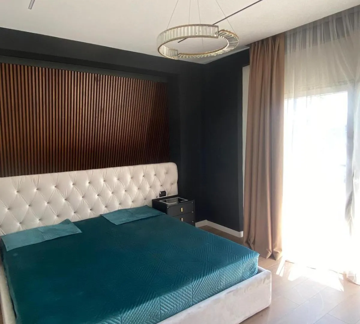 טיראנה Luxury Land Lake