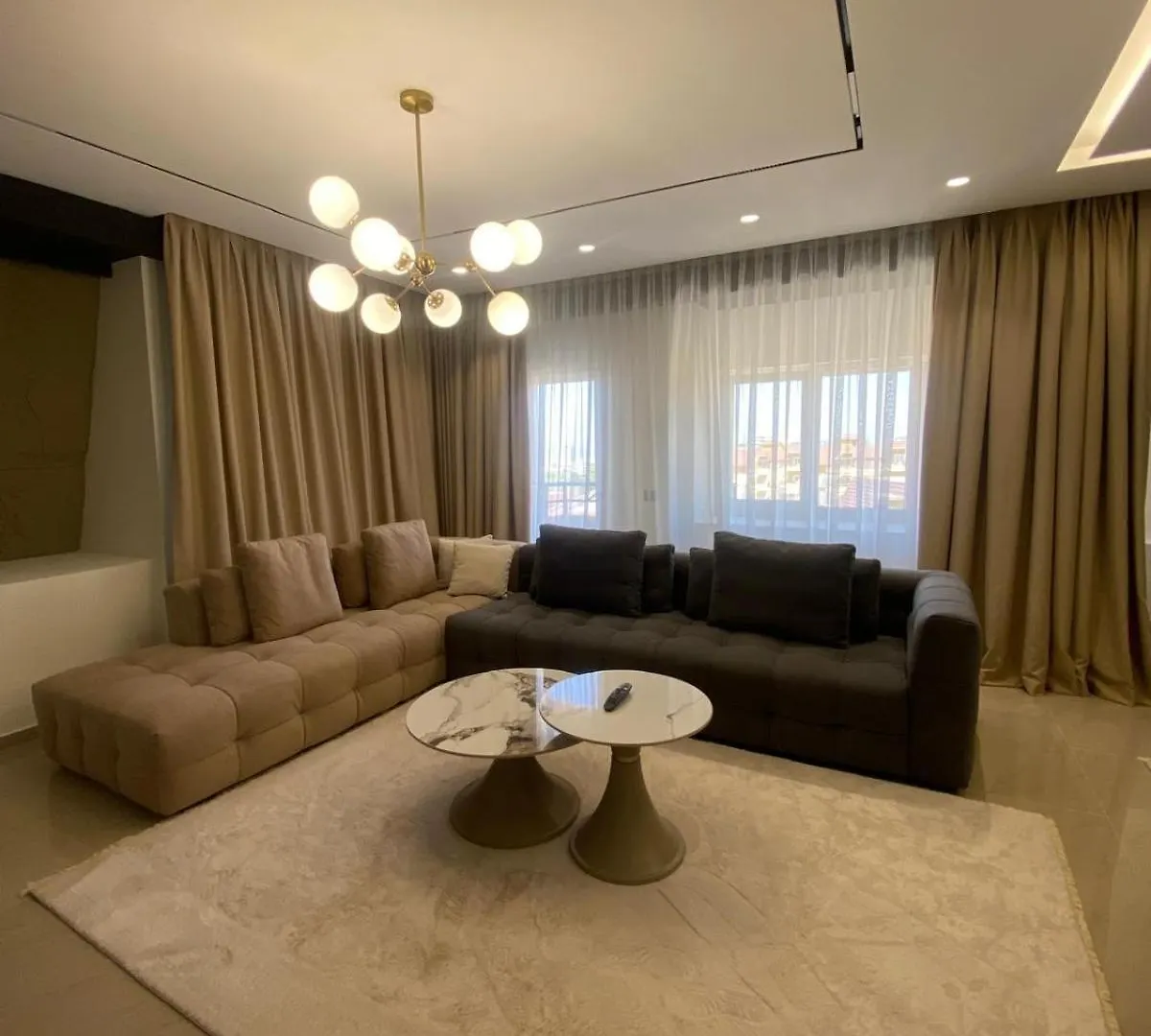 아파트 Luxury Land Lake 티라나