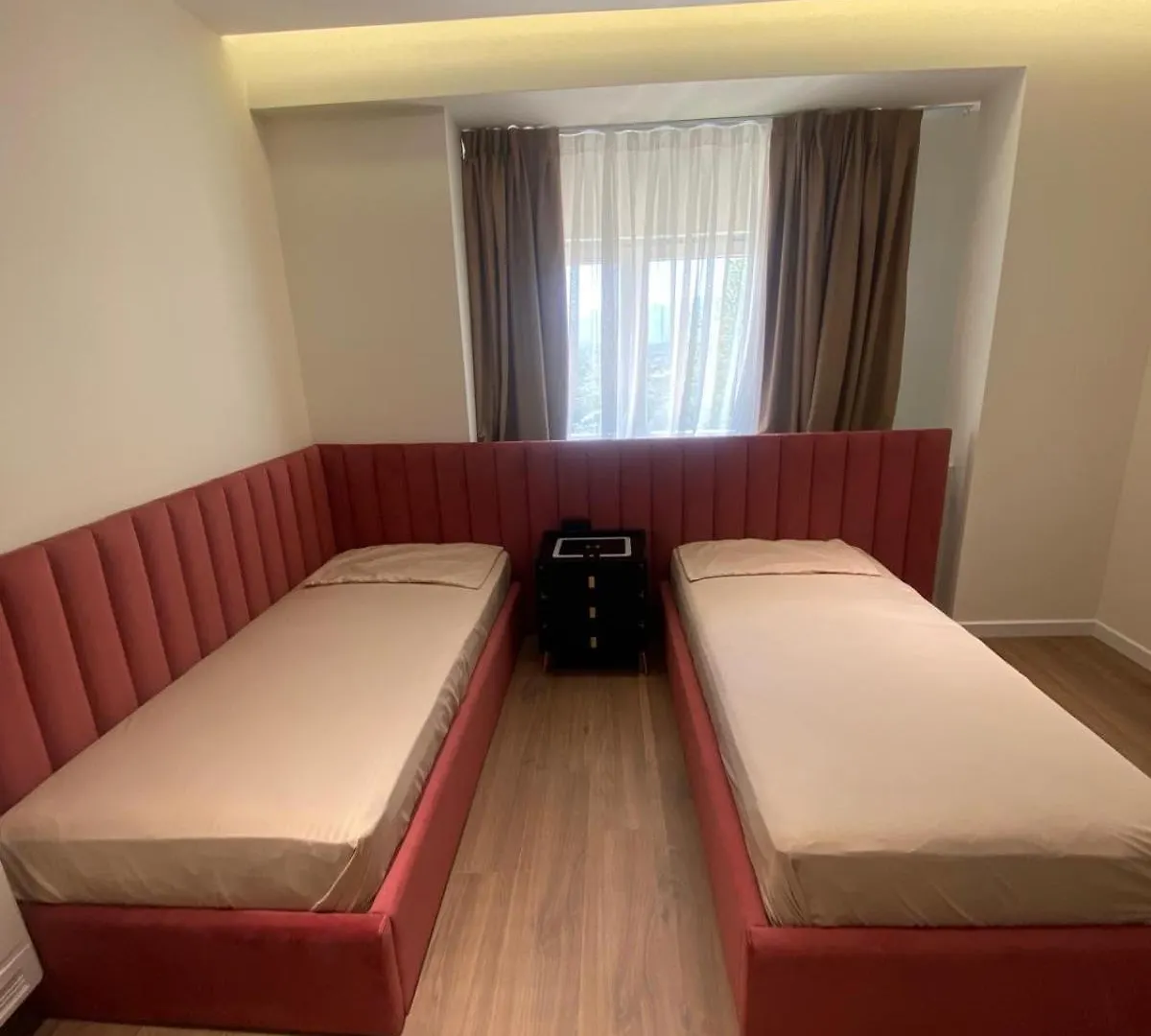 Luxury Land Lake 티라나 알바니아